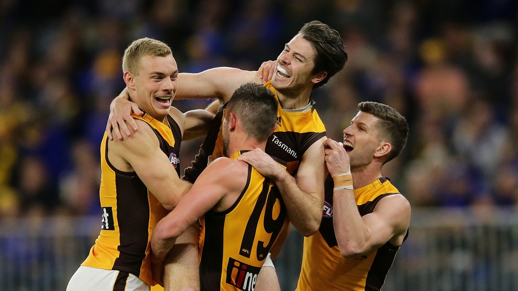Hawks-celebrate-with-Isaac-Smith.jpg Isaac Smith celebrated his 200th match in style with victory over the Eagles - AFL,West Coast Eagles,Hawthorn Hawks,Tag-Match Report